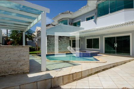 Casa de condomínio à venda com 600m², 6 quartos e 3 vagas Casa de condomínio à venda com 600m², 6 quartos e 3 vagasVaranda