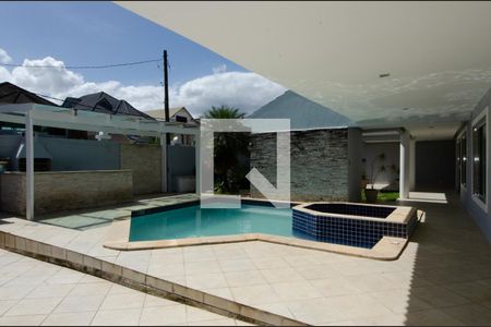 Casa de condomínio à venda com 600m², 6 quartos e 3 vagas Casa de condomínio à venda com 600m², 6 quartos e 3 vagasVaranda