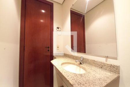 Lavabo de apartamento à venda com 4 quartos, 165m² em Cambuí, Campinas