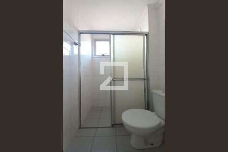 Banheiro de apartamento à venda com 1 quarto, 43m² em Vila Lídia, Campinas