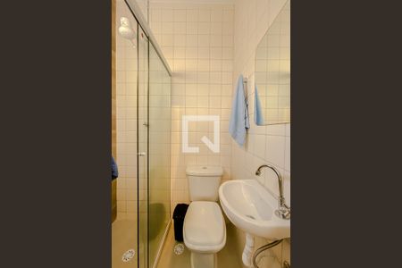 Banheiro de kitnet/studio para alugar com 1 quarto, 8m² em Água Rasa, São Paulo
