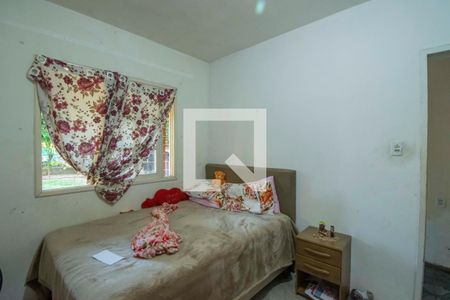 Quarto 2 de casa à venda com 3 quartos, 380m² em Harmonia, Canoas