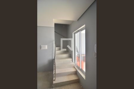 Escada de casa de condomínio para alugar com 3 quartos, 89m² em Igara, Canoas