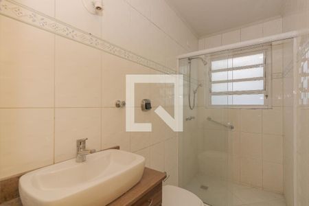 Banheiro de apartamento à venda com 1 quarto, 65m² em Santa Cecília, Porto Alegre