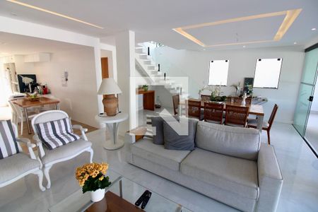 Sala de casa de condomínio à venda com 6 quartos, 400m² em Barra da Tijuca, Rio de Janeiro