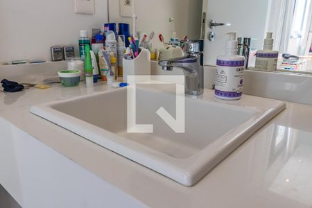 Casa de condomínio à venda com 327m², 4 quartos e 6 vagas Casa de condomínio à venda com 327m², 4 quartos e 6 vagasBanheiro da Suíte 2