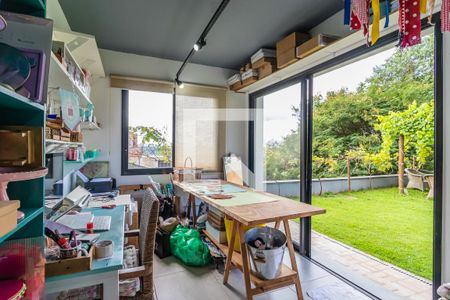 Casa de condomínio à venda com 327m², 4 quartos e 6 vagas Casa de condomínio à venda com 327m², 4 quartos e 6 vagasSalão no Quintal