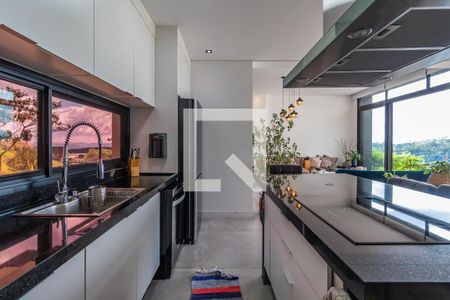 Casa de condomínio à venda com 327m², 4 quartos e 6 vagas Casa de condomínio à venda com 327m², 4 quartos e 6 vagasCozinha