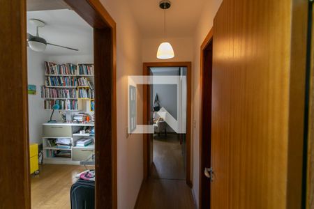 Corredor de apartamento para alugar com 3 quartos, 120m² em Santo Antônio, Belo Horizonte