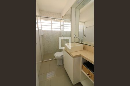 Banheiro de apartamento para alugar com 1 quarto, 44m² em Partenon, Porto Alegre