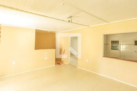 Sala de casa à venda com 2 quartos, 150m² em Vila Nova, Porto Alegre