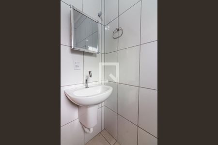 Banheiro  de casa para alugar com 1 quarto, 44m² em Conceição, Osasco