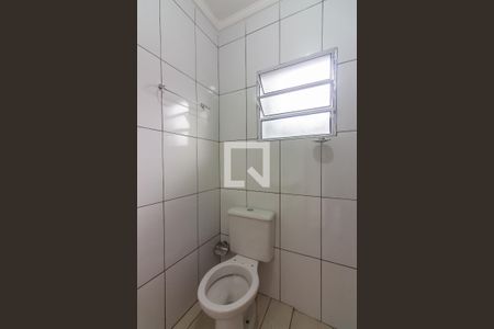 Banheiro  de casa para alugar com 1 quarto, 44m² em Conceição, Osasco