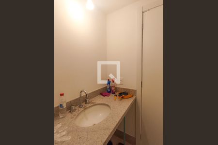 Banheiro de kitnet/studio para alugar com 1 quarto, 27m² em Cidade Baixa, Porto Alegre