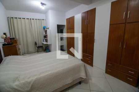 Casa à venda com 385m², 3 quartos e 3 vagas Casa à venda com 385m², 3 quartos e 3 vagasSuite