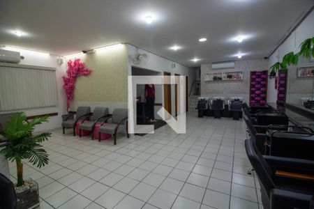 Casa à venda com 385m², 3 quartos e 3 vagas