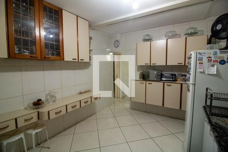 Casa à venda com 385m², 3 quartos e 3 vagas Casa à venda com 385m², 3 quartos e 3 vagasCozinha