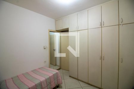 Casa à venda com 385m², 3 quartos e 3 vagas Casa à venda com 385m², 3 quartos e 3 vagasQuarto 2