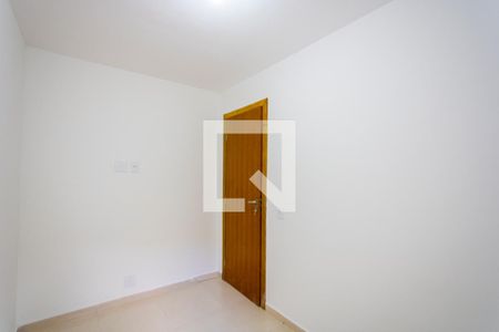 Quarto 2 de apartamento para alugar com 2 quartos, 47m² em Vila Luzita, Santo André