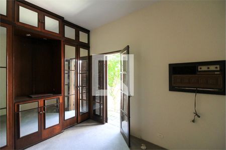 Casa à venda com 3 quartos, 300m² em Indianópolis, São Paulo