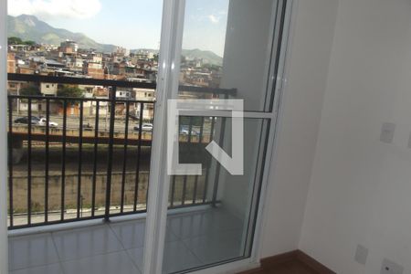 Sala de apartamento para alugar com 2 quartos, 48m² em Del Castilho, Rio de Janeiro