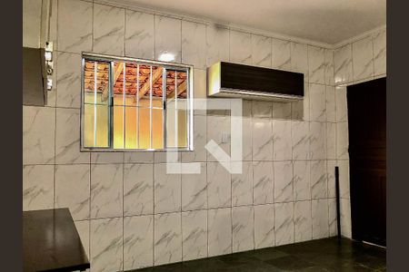 Cozinha de casa para alugar com 3 quartos, 180m² em Vila Marari, São Paulo