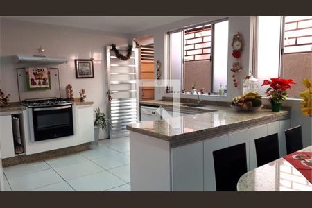 Casa à venda com 6 quartos, 304m² em Vila Santa Maria, São Paulo