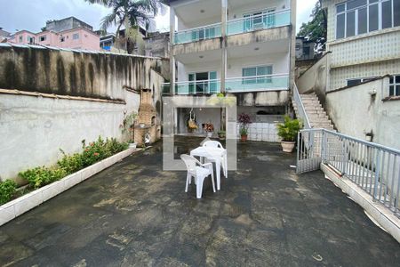 Quintal de casa para alugar com 3 quartos, 200m² em Jardim Vinte E Cinco de Agosto, Duque de Caxias