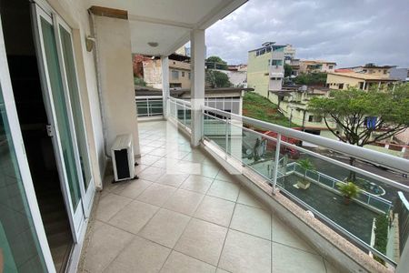 Varanda de casa para alugar com 3 quartos, 200m² em Jardim Vinte E Cinco de Agosto, Duque de Caxias