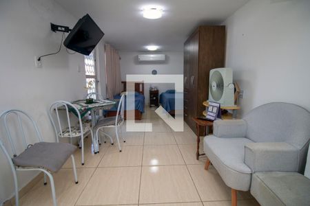 Sala de casa para alugar com 1 quarto, 40m² em Penha Circular, Rio de Janeiro