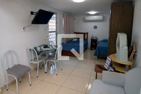 Sala de casa para alugar com 1 quarto, 40m² em Penha Circular, Rio de Janeiro