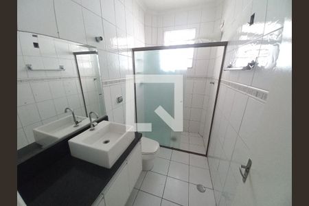 Banheiro de apartamento para alugar com 1 quarto, 46m² em Vila Valença, São Vicente