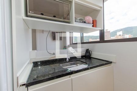 Cozinha de apartamento para alugar com 1 quarto, 40m² em Córrego Grande, Florianópolis