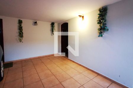 Casa à venda com 280m², 3 quartos e 3 vagas Casa à venda com 280m², 3 quartos e 3 vagasGaragem