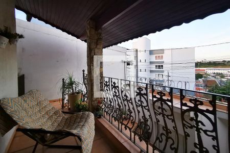 Casa à venda com 280m², 3 quartos e 3 vagas Casa à venda com 280m², 3 quartos e 3 vagasVaranda da Sala