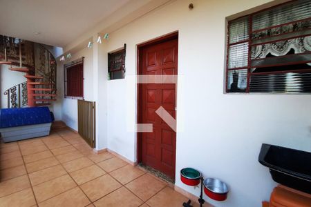 Casa à venda com 280m², 3 quartos e 3 vagas Casa à venda com 280m², 3 quartos e 3 vagasEdícula