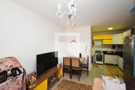 Sala de casa de condomínio para alugar com 2 quartos, 60m² em Vila Nilo, São Paulo