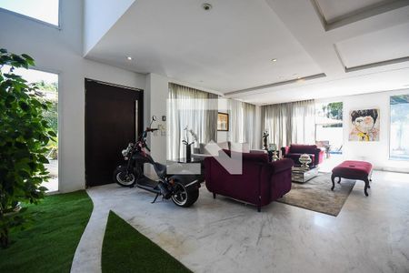 Sala de casa à venda com 4 quartos, 500m² em Paraíso do Morumbi, São Paulo