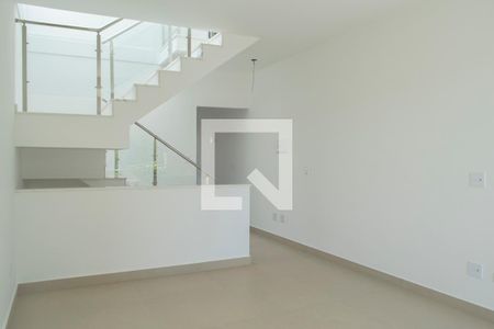 Sala de casa à venda com 3 quartos, 180m² em Água Fria, São Paulo