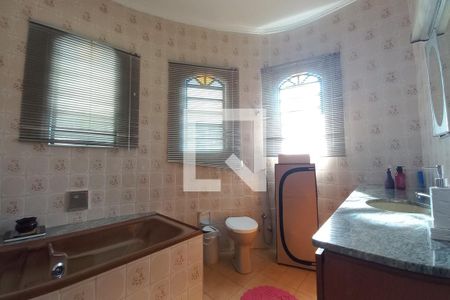 Banheiro da Suíte de casa à venda com 5 quartos, 148m² em Jardim São Vicente, Campinas