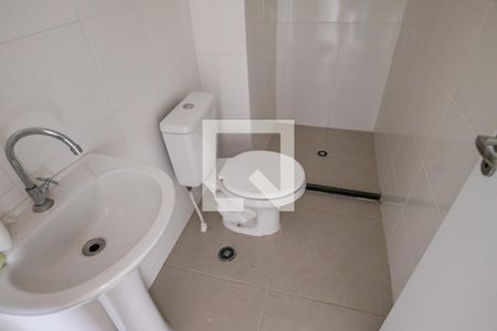 Banheiro de apartamento para alugar com 1 quarto, 25m² em Jardim Santa Emília, São Paulo