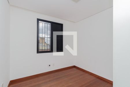 Quarto de apartamento à venda com 3 quartos, 190m² em Palmares, Belo Horizonte