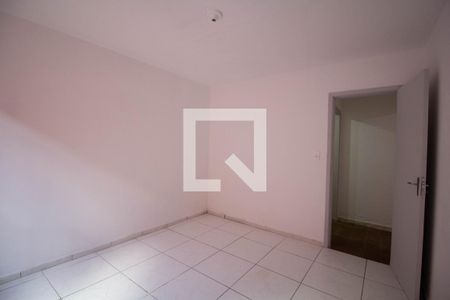 Quarto 2 de casa para alugar com 2 quartos, 80m² em Vila Carmosina, São Paulo