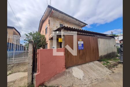 Fachada de casa à venda com 4 quartos, 108m² em Rubem Berta, Porto Alegre