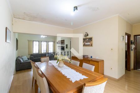 Casa à venda com 280m², 3 quartos e 4 vagasSala