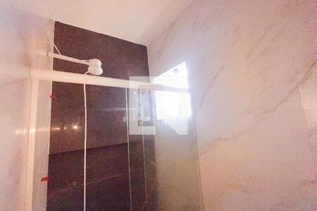 Banheiro de casa para alugar com 1 quarto, 25m² em Vila Leopoldina, Duque de Caxias