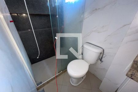 Banheiro de casa para alugar com 1 quarto, 25m² em Vila Leopoldina, Duque de Caxias