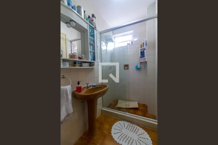 Banheiro de apartamento à venda com 1 quarto, 39m² em Santo Antônio, Porto Alegre