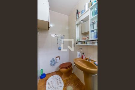 Banheiro de apartamento à venda com 1 quarto, 39m² em Santo Antônio, Porto Alegre