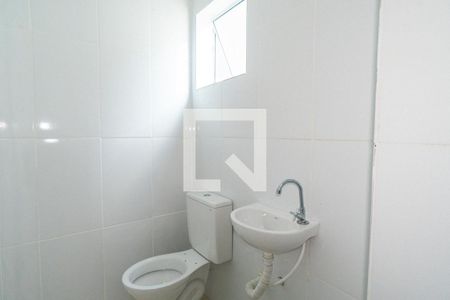 Banheiro de kitnet/studio para alugar com 1 quarto, 26m² em Vila Mira, São Paulo